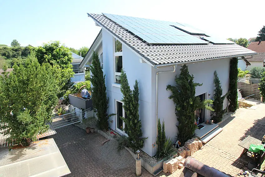 modernes Haus mit Solaranlage -- Eine sichere Entscheidung. Großes Haus, sehr gute Lage, hochwertig ausgestattet, Parkett, EBK, Kamin