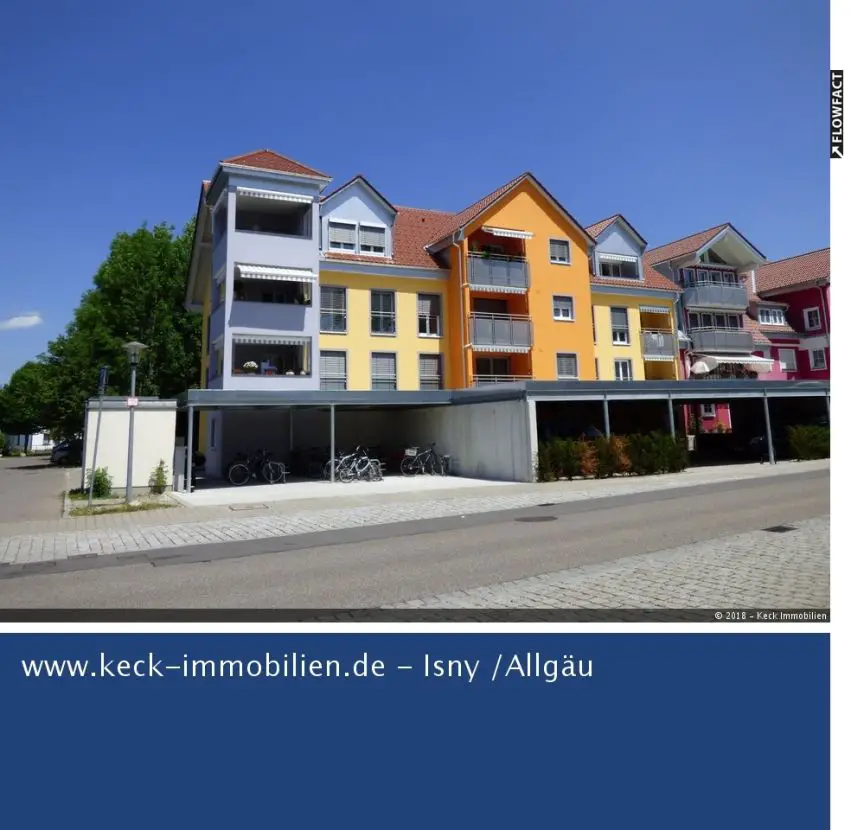 Hausansicht -- Für Rentner: Neuwertige Komfort - 3 - Zimmer-Wohnung in Isny mit Balkon und Aufzug