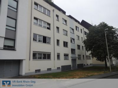 Etagenwohnung in Bonn (Beuel) zum Kauf mit 3 Zimmer und 99,9 m² Wohnfläche. Ausstattung: Garten, Terrasse, Massiv, vermietet, Gas, Zentralheizung.