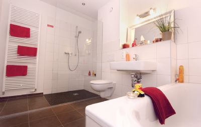 Etagenwohnung in Hannover (Wettbergen) zum Kauf mit 2,5 Zimmer und 70 m² Wohnfläche. Ausstattung: Fernwärme, provisionsfrei.