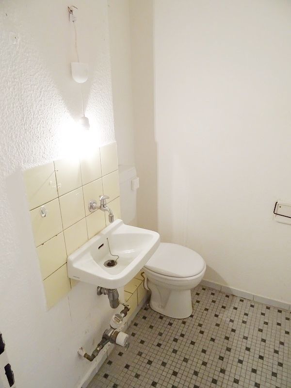 Separates WC -- 3 2 1 ... Ihr Wohnparadies zum fairen Preis !!!