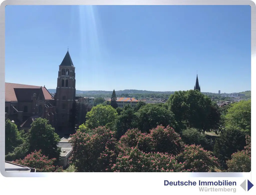 Aussicht -- Panoramaaussicht: Außergewöhnliche 2,5 Zimmer DG Wohnung in Bad Cannstatt