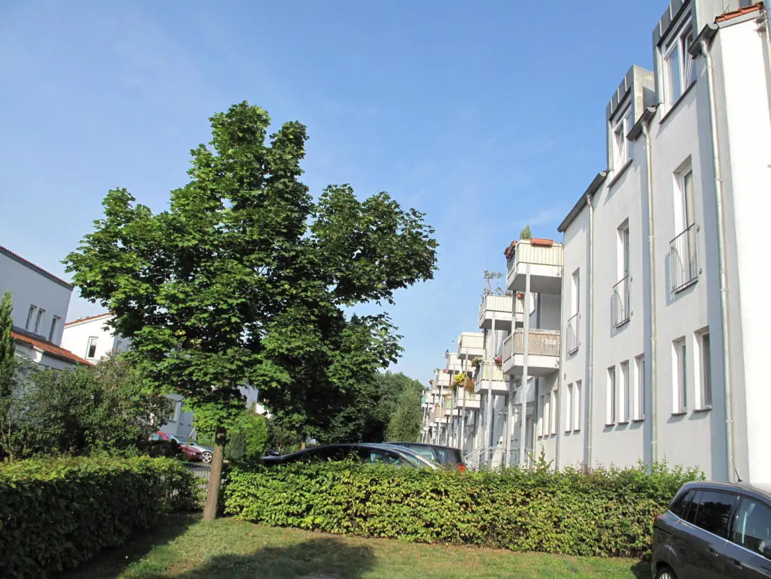 Gartenansicht -- Attraktive 3-Zimmerwohnung im nördlichen Umland nahe Berlins mit Südbalkon zu verkaufen