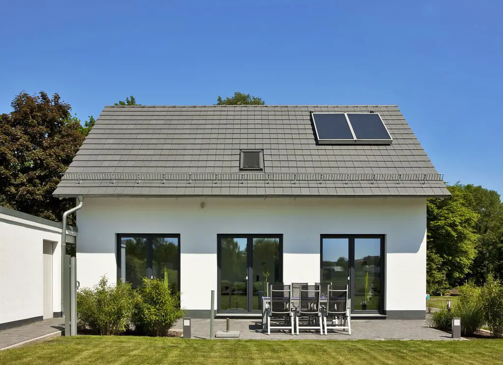 Gartenansicht Terrasse t -- bezahlbares Einfamilienhaus in Jöllenbeck