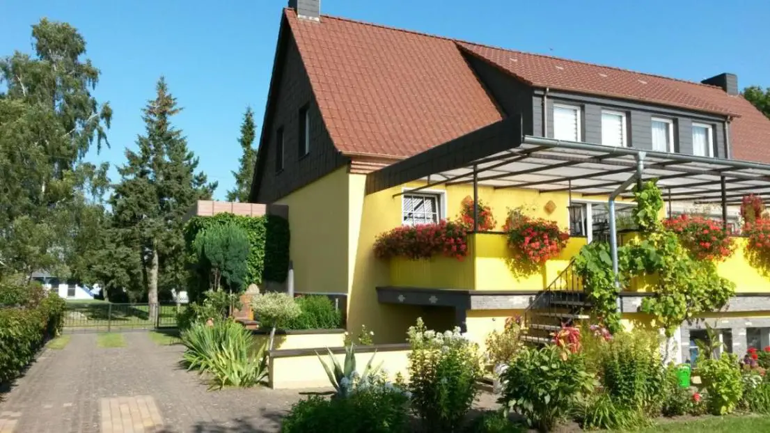 Ansicht 1 -- Doppelhaushälfte mit Gäste WE in Bietikow 