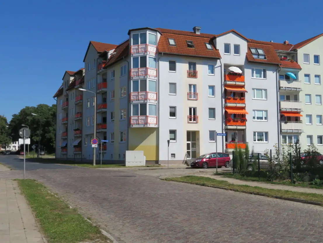 IMG_0610 -- vermietete 2 Zimmerwohnung mit Balkon, Fahrstuhl, Keller, PKW-Stellplatz