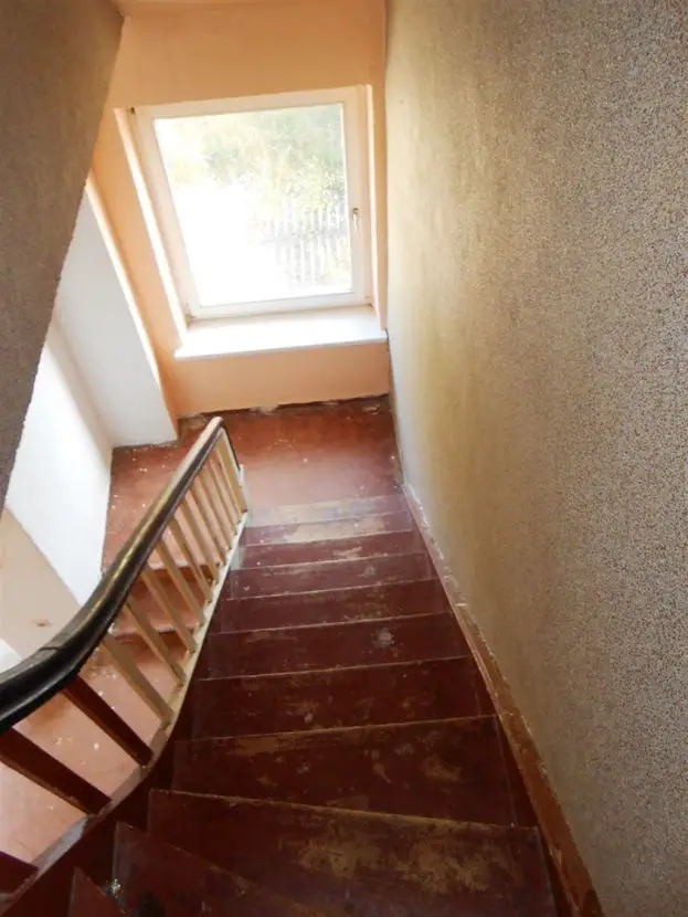 Treppe Flur -- GROß BÄBELIN - Ruhig und Idylisch Wohnen in Doppelhaushälfte! +++RENOVIERUNGSBEDÜRFTIG+++