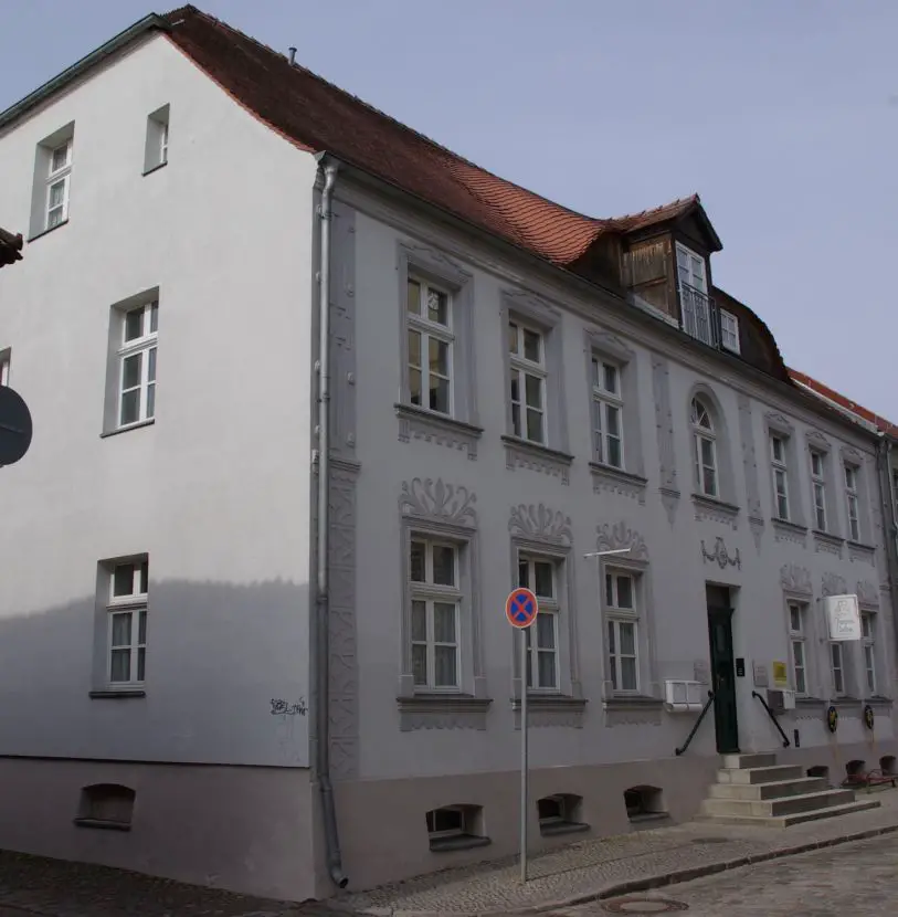 Kirchplatz_4_Beelitz 2 -- Gepflegte 3-Zimmer-DG-Wohnung mit Dachterrasse und Einbauküche in Potsdam-Mittelmark (Kreis)