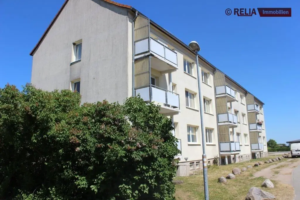 PR2000 -- RELIA Immobilien * Im Erdgeschoss! 3-Raum-Wohnung mit Balkon + Garten