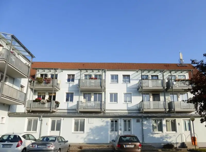 Rückansicht -- 2-Raum-Wohnung in ländlicher Stadtrandlage von Dresden