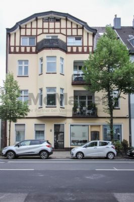 Apartment in Düsseldorf (Reisholz) zum Kauf mit 1,5 Zimmer und 54,58 m² Wohnfläche. Ausstattung: Laminat, vermietet, Gas, Etagenheizung, Bad mit Dusche, Kelleranteil.