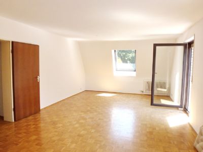 Etagenwohnung in Köln (Dellbrück) zur Miete mit 2 Zimmer und 72 m² Wohnfläche. Ausstattung: Parkettboden, Gas, Etagenheizung, Einbauküche, Bad mit Fenster, Bad mit Wanne.