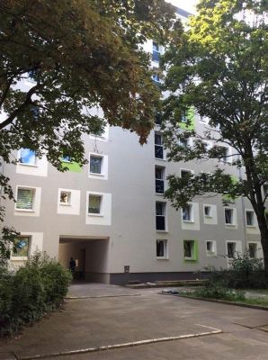 Etagenwohnung in Köln (Bilderstöckchen) zur Miete mit 4,5 Zimmer und 117,7 m² Wohnfläche. Ausstattung: Personenaufzug, Balkon, Elektro, Fernwärme, Gas, Zentralheizung.