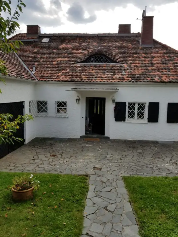 Vorder Ansicht -- Bad Homburg-Dornholzhausen: Familienfreundliches Einfamilienhaus
