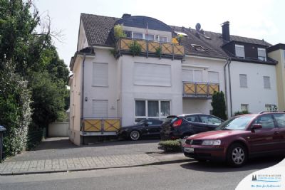 Maisonette in Köln (Wahnheide) zum Kauf mit 4,5 Zimmer und 134 m² Wohnfläche. Ausstattung: Terrasse, Satteldach, vermietet, Zentralheizung, offene Küche, Bad mit Dusche.