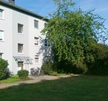 außen1 -- Provisionsfrei - Wunderschöne, renovierte 3-Zimmer-Wohnung mit Balkon und EBK in Düsseldorf