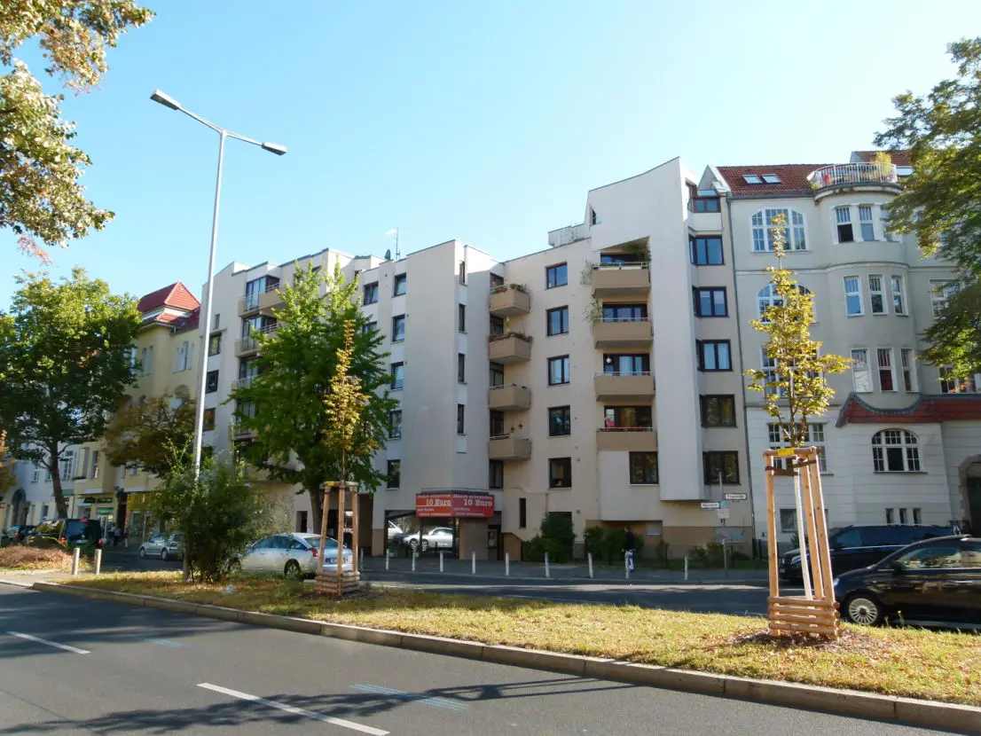 Hausansicht -- Single Apartment in Friedenau - Sofort einziehen!