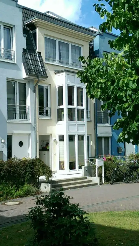 Ansicht_Haus -- Modernes Stadthaus im Herzen Schwachhausens mit 2,5 Zimmern auf rd. 104qm WF