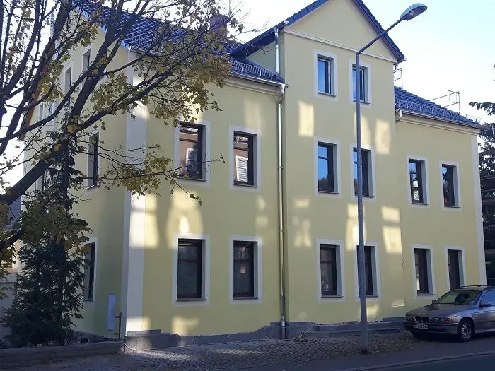 Hausansicht -- Topsanierte - moderne 2 Zi. Wohnung mit EBK in Freital Wurgwitz