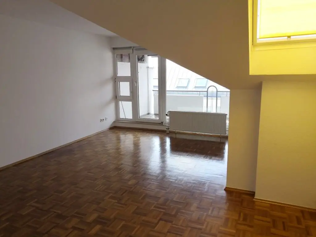 IMG_20180609_140002 -- 2-Zimmer-Dachgeschosswohnung mit Balkon und Einbauküche in Kronberg im Taunus