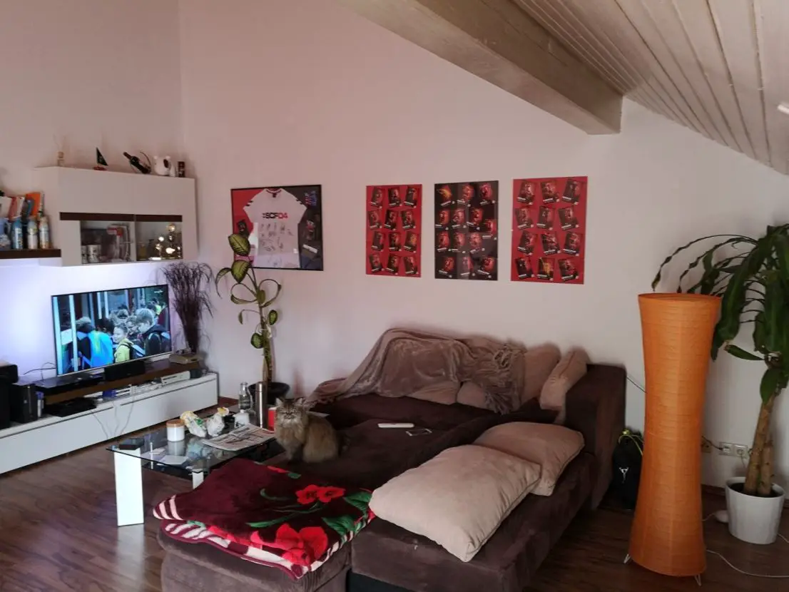 Wohnzimmer -- **Ideal für Singles, junge Paare oder Pendler* Tiefgaragen-SP, inkl. EBK, Balkon**