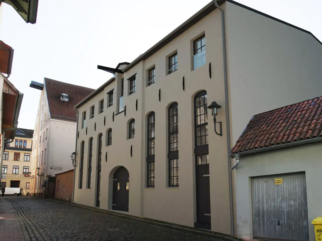 Straßenansicht -- Wohnen im Baudenkmal: Erstbezug nach hochwertiger Sanierung in Rostock
