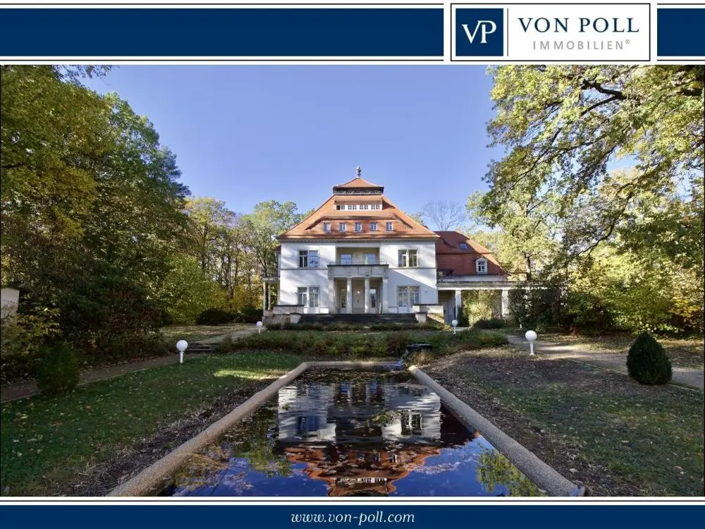 Titelbild -- Hochwertige Maisonettewohnung mit eigenem Garten in historischer Altbau-Villa