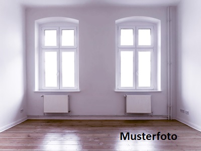 Wohnung in Hannover (Wettbergen) zum Kauf mit 2 Zimmer und 64 m² Wohnfläche. Ausstattung: Erdgeschoss, Zwangsversteigerung.