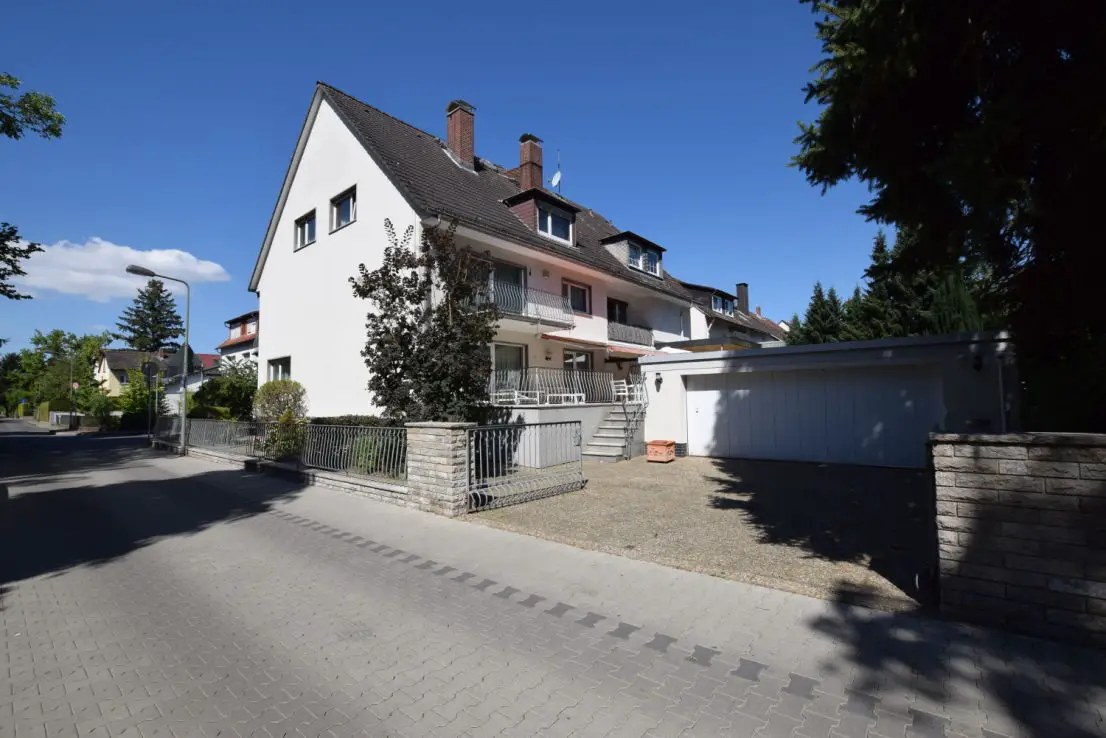 Hausansicht -- Großzügiges, Repräsentatives Haus in Frankfurt Rödelheim zu vermieten