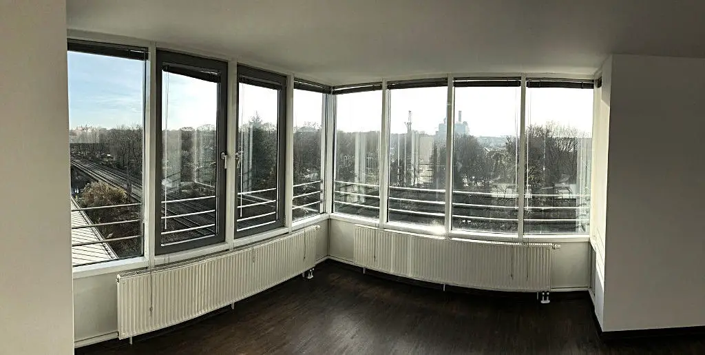 Wohnzimmer -- Lichtdurchflutete Penthouse Wohnung in München direkt an der Isar mit Blick bis in die Alpen!!!
