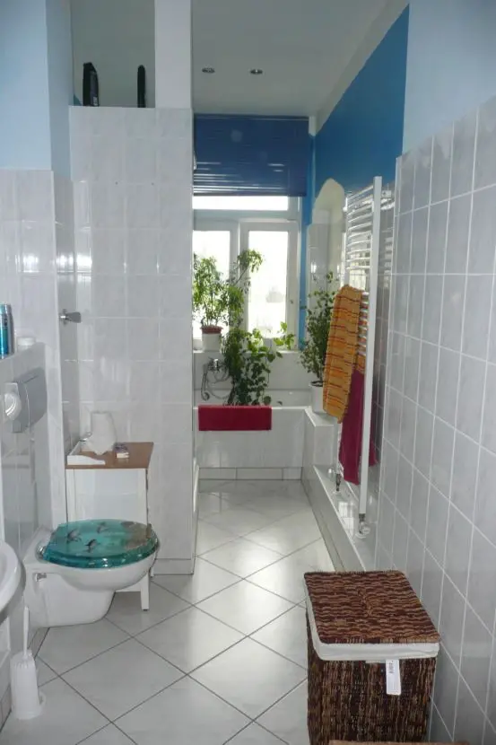 Badezimmer -- HIER LOHNT DIE BESICHTIGUNG!!! Ruhige und sonnige Wohnung im Hochparterre