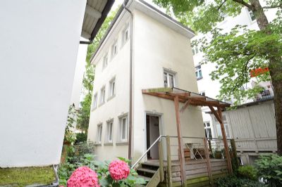 Haus in Hamburg (Ottensen) zur Miete mit 3 Zimmer und 85 m² Wohnfläche. Ausstattung: Balkon, Garten, Terrasse, Gas, Zentralheizung, neuwertig.