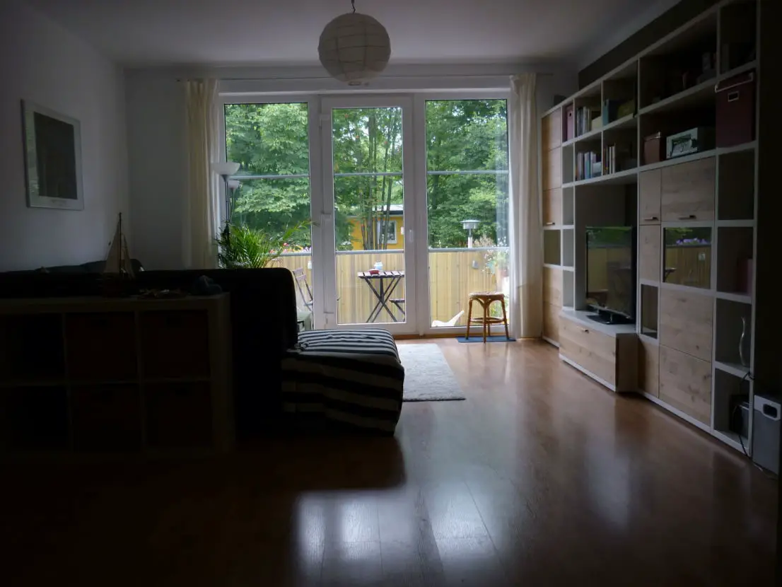 Wohnzimmer -- schöne, hell und große 4 Zimmer Wohnung in Friedrichshain
