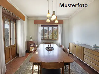 Wohnung in Essen (Altenessen-Süd) zum Kauf mit 1 Zimmer und 40 m² Wohnfläche. Ausstattung: Dachgeschoss, Zwangsversteigerung.