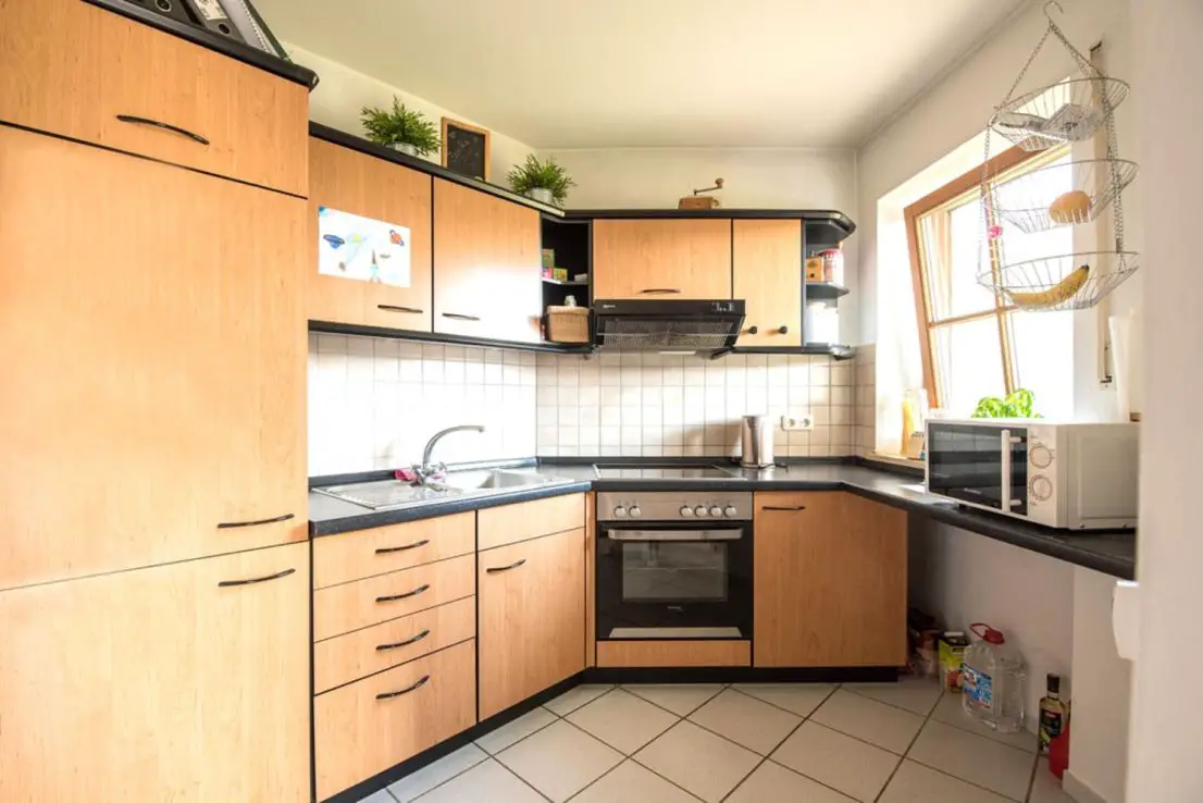 Einbauküche -- PROVISIONSFREI - Helle, freundliche Wohnung in Pittenhart