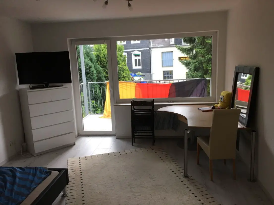 Wohnzimmer -- Modernes Appartement im Herzen von RS Lüttringhausen