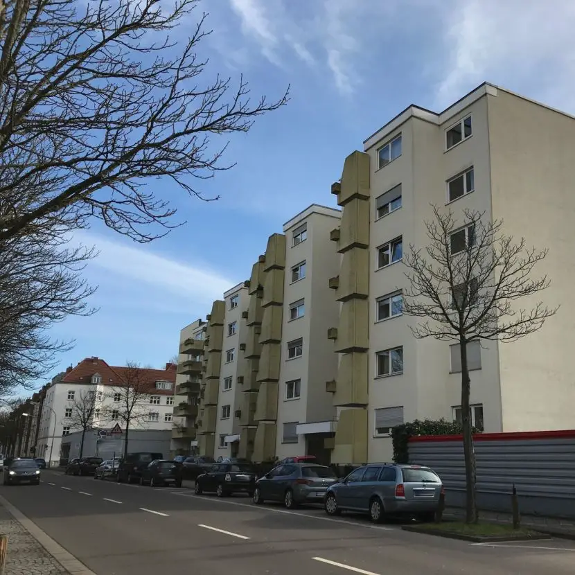Außenansicht -- Sonnige 1,5 Zimmerwohnung mit Balkon und Duplexgarage in Saarbrücken-St. Johann