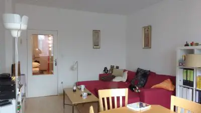 Apartment in Berlin (Schöneberg) zur Miete mit 2 Zimmer und 53 m² Wohnfläche. Ausstattung: Balkon, Fliesenboden, Laminat, frei, Gas, Kunststofffenster.