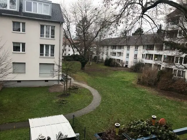 Ausblick vom Balkon -- 3-Zimmer-Wohnung mit Balkon in Bonn-Castell
