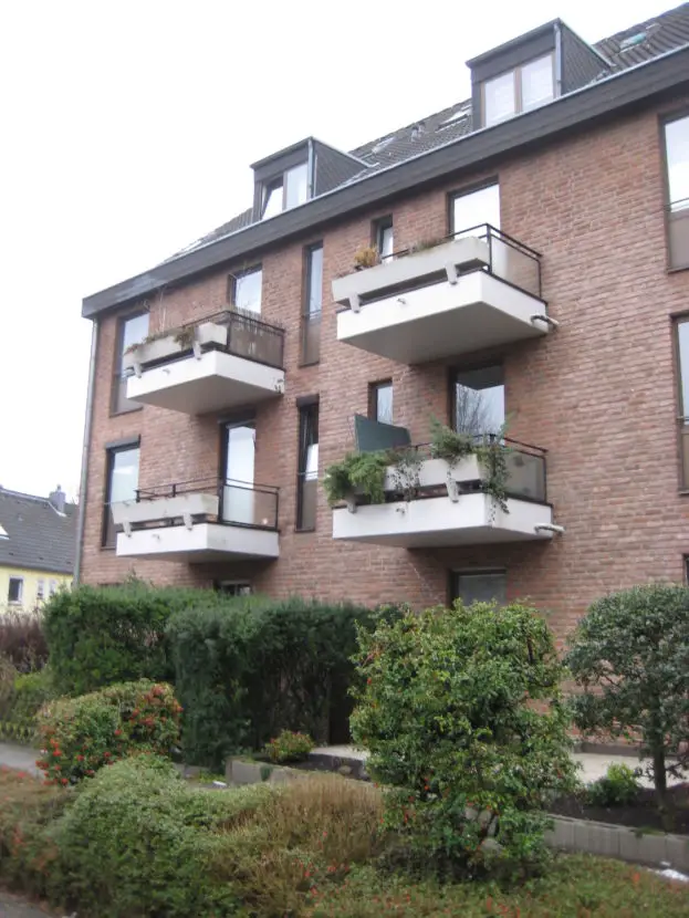 Solide Liegenschaft -- Solide Wohnung nebst Stellplatz und Terrasse in gesuchter Lage von Gerresheim