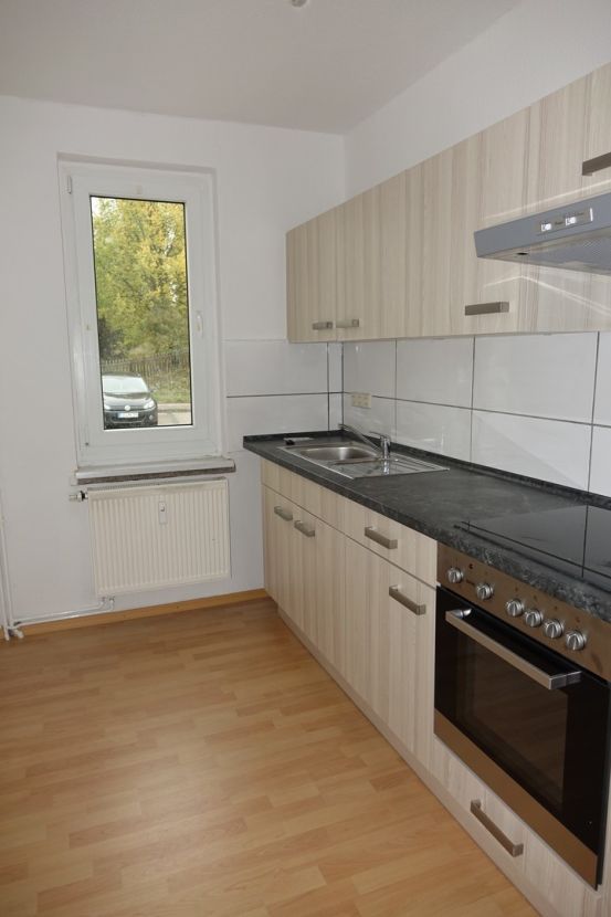 Küche -- sonnige 3-Raum-Wohnung/Balkon mit Laminat und Einbauküche