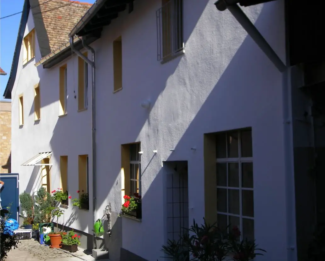 Innenhof- (2) -- RB Immobilien – Hofreite mit Einfamilienhaus, Anbau und Scheune, in Armsheim
