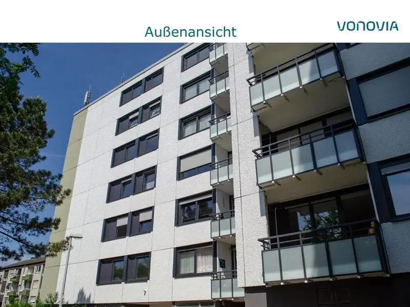 200 AUSSENANSICHTEN -- Modernisierung in 2018! Tolle 2,5 Raum Wohnung mit Balkon! Aufzug vorhanden!