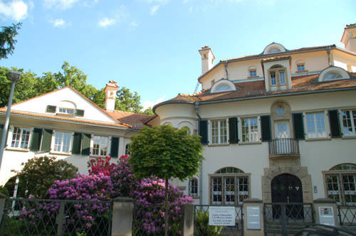Hausansicht Villa komplett -- * Haus im Haus in sanierter Villa am Elbhang mit Terrasse und Garten *