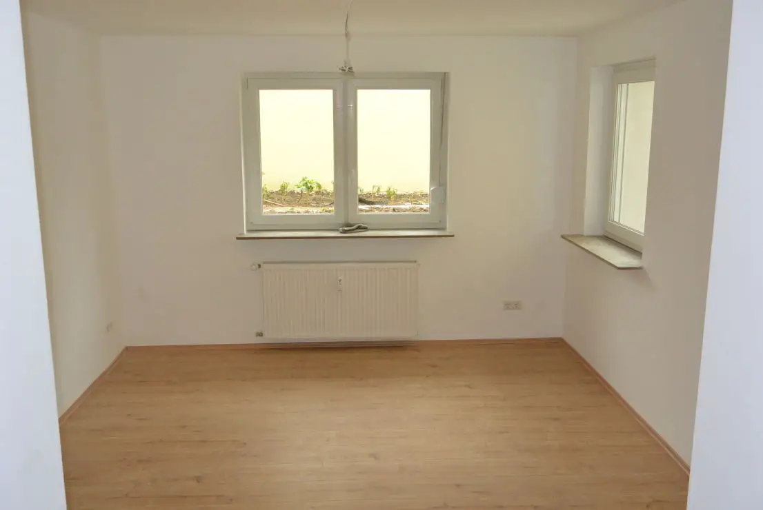Zimmer 1 -- Ab 1.6.: Stilvolle, geräumige und neuwertige 1-Zimmer-Wohnung mit EBK in Mannheim-Almenhof
