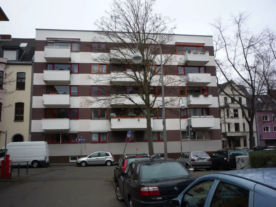 P1000900 -- PROVISIONSFREI VON PRIVAT : Gepflegte 4-Zimmer-Wohnung mit Südbalkon und Stellplatz in Köln-Nippes