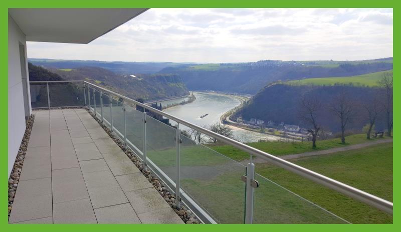 Aussicht Rhein -- Modernes Wohnen am Dreiburgenblick