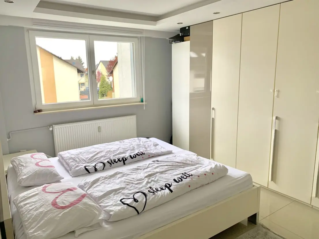 Schlafzimmer -- Hochwertige 3- Zimmer Wohnung in Sandhausen * Klima, Balkon, TL- Bad *