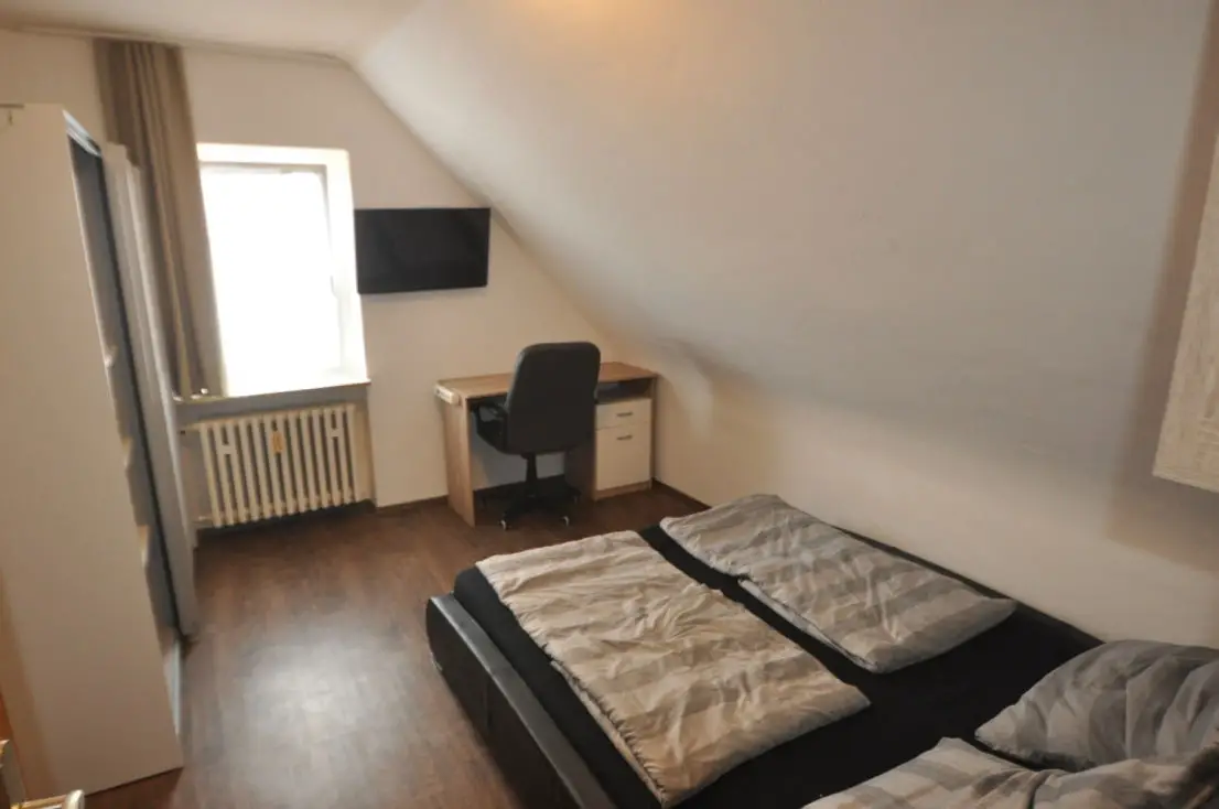 Wohn- und Schlafzimmer -- ab sofort - Möbliertes Apartment - Neustadt - Im Schelmen 7
