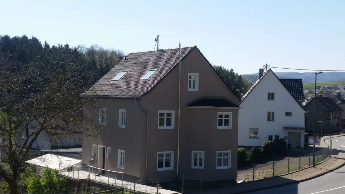 0AHaus -- Erstbezug nach Sanierung: ansprechende 2-Zimmer Wohnungen in Niederzissen